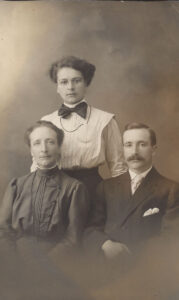 Violet, Elisabeth & Willie Jamieson